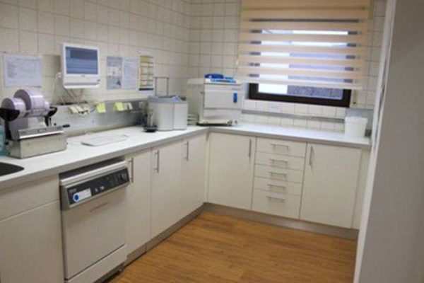 Zahnarzt Armin Tadjbani